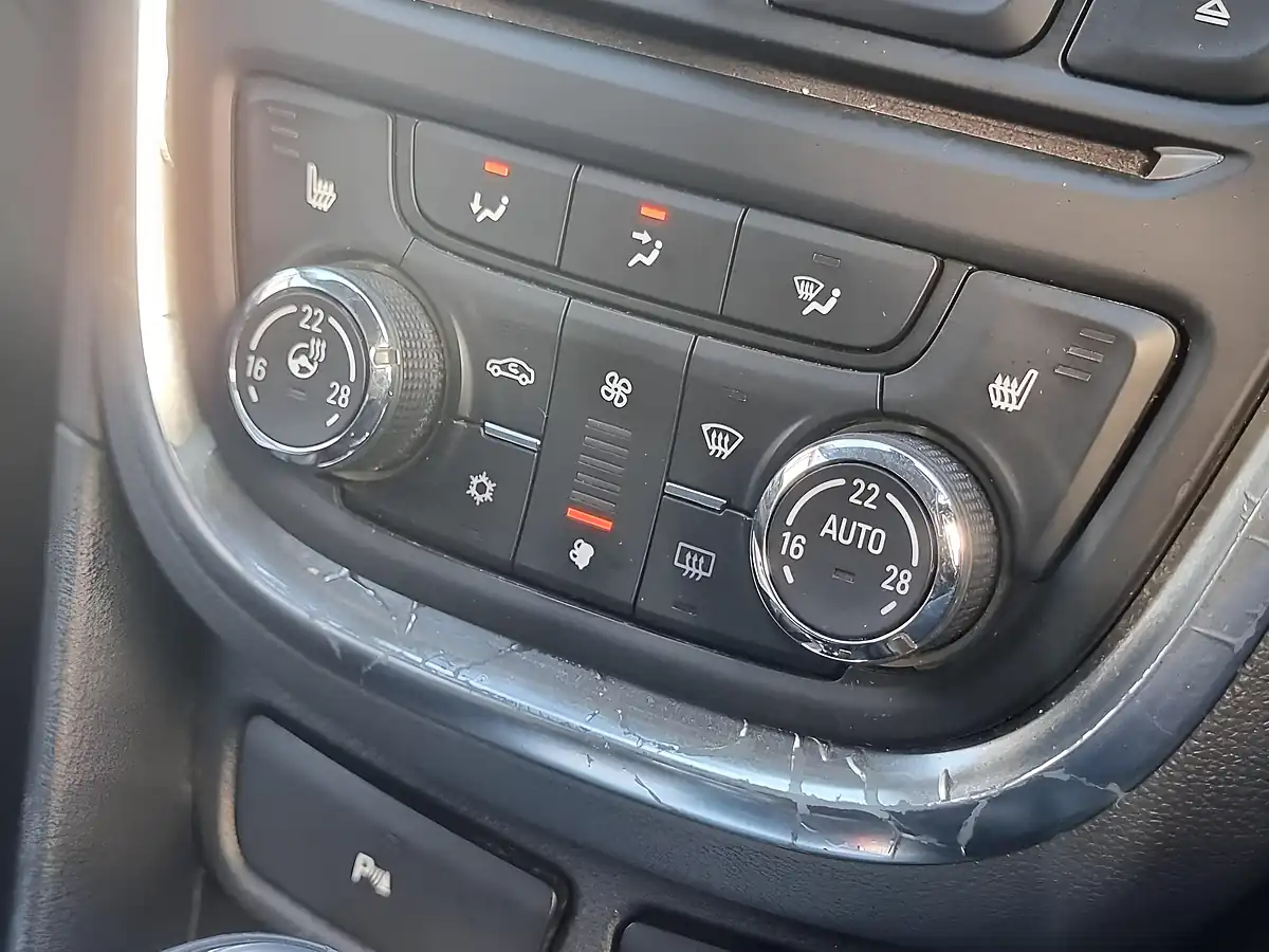 Used 2015 Vauxhall Mokka Se Silver - Interior and Exterior details 18