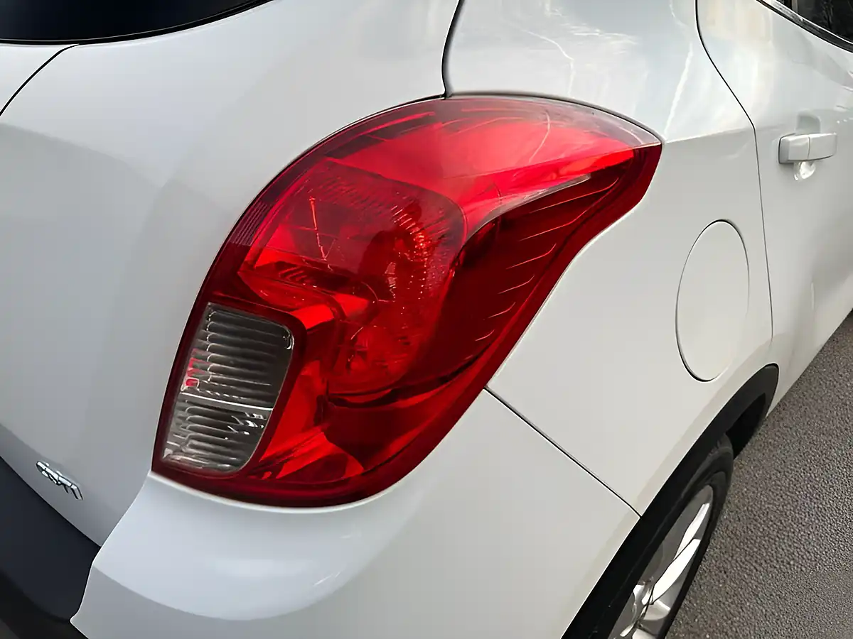 Used 2015 Vauxhall Mokka Se White - Interior and Exterior details 14