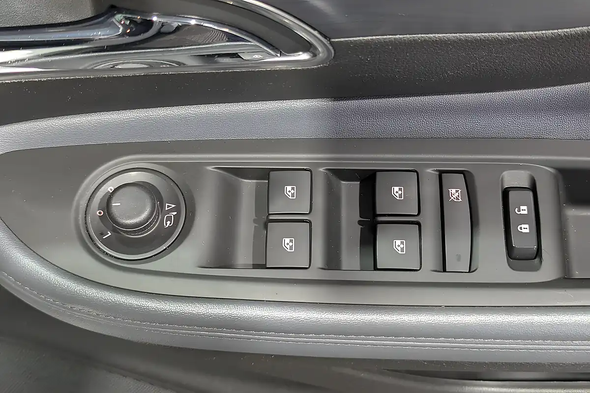 Used 2015 Vauxhall Mokka Se White - Interior and Exterior details 15