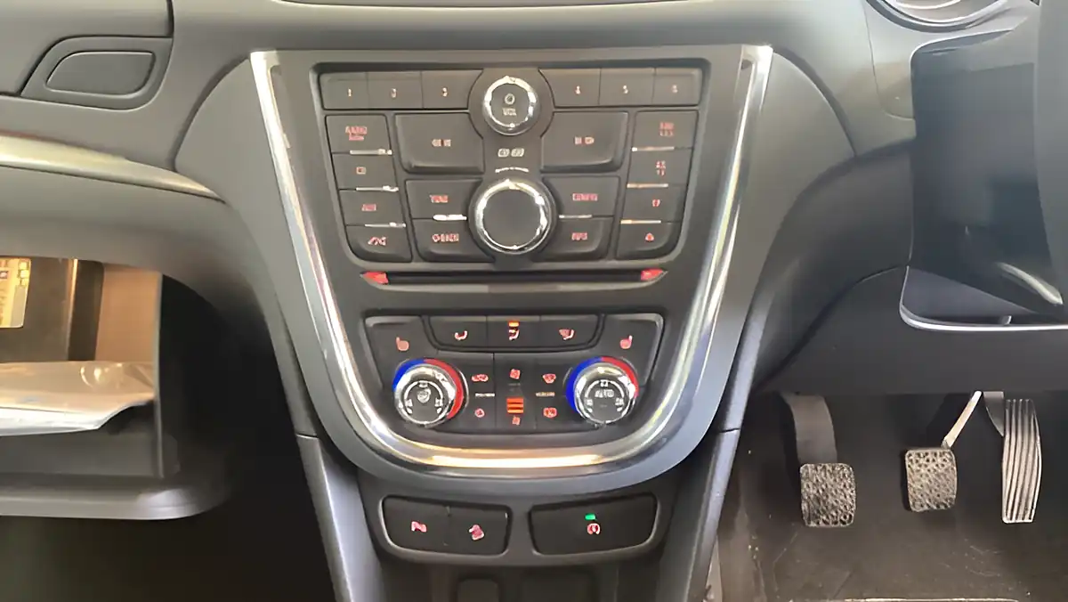 Used 2015 Vauxhall Mokka Se White - Interior and Exterior details 11
