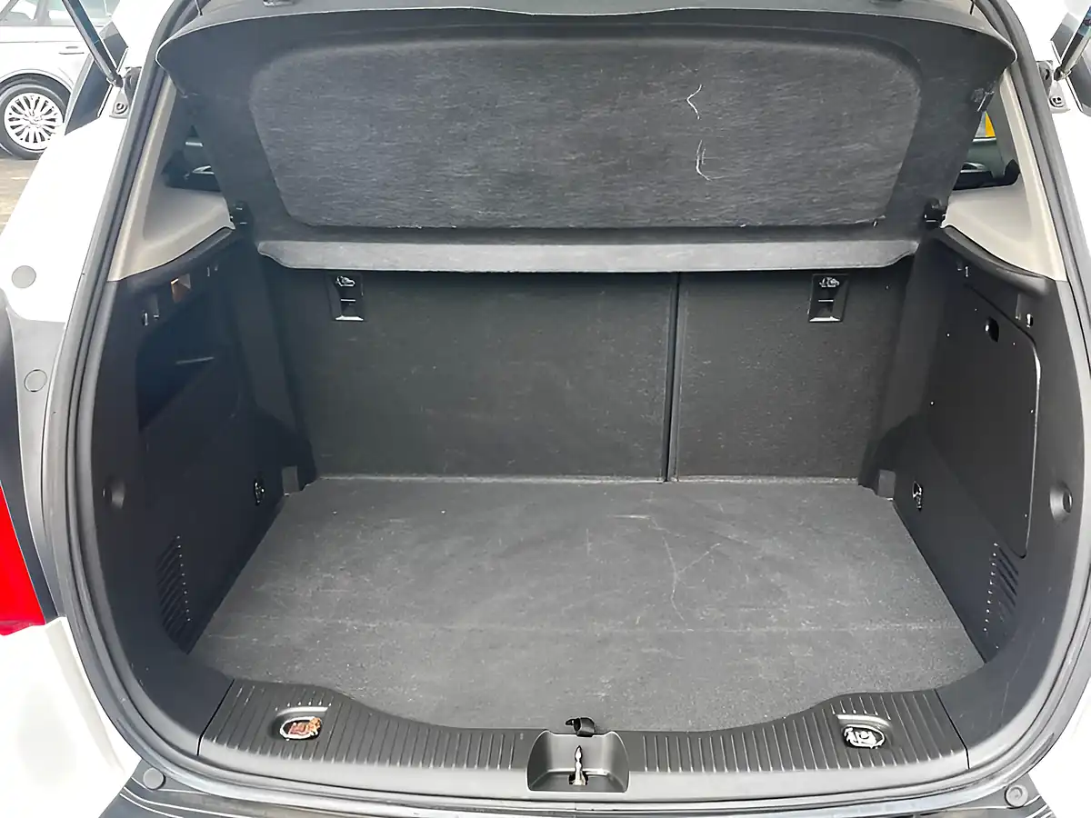 Used 2015 Vauxhall Mokka Se White - Interior and Exterior details 13