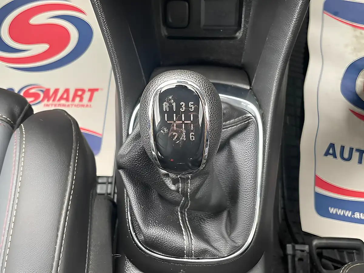 Used 2015 Vauxhall Mokka Se White - Interior and Exterior details 17