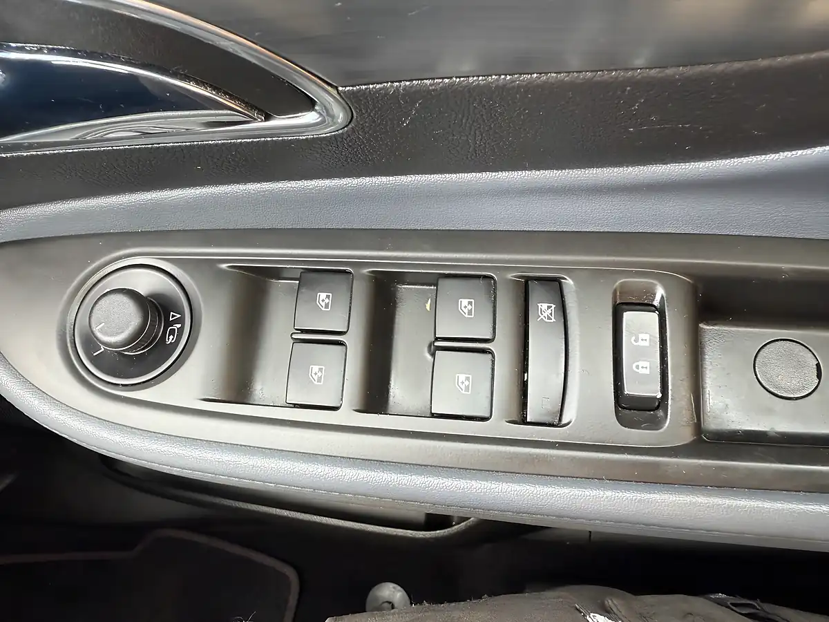 Used 2015 Vauxhall Mokka Se White - Interior and Exterior details 18