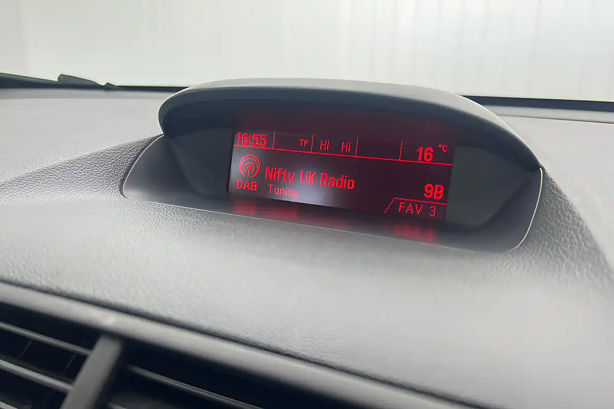Used 2015 Vauxhall Mokka Se White - Interior and Exterior details 20
