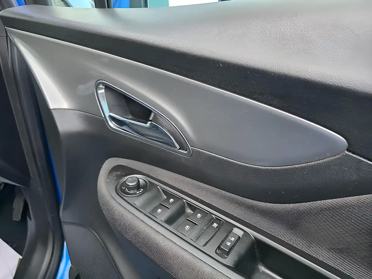 Used 2015 Vauxhall Mokka Tech Line Blue - Interior and Exterior details 13