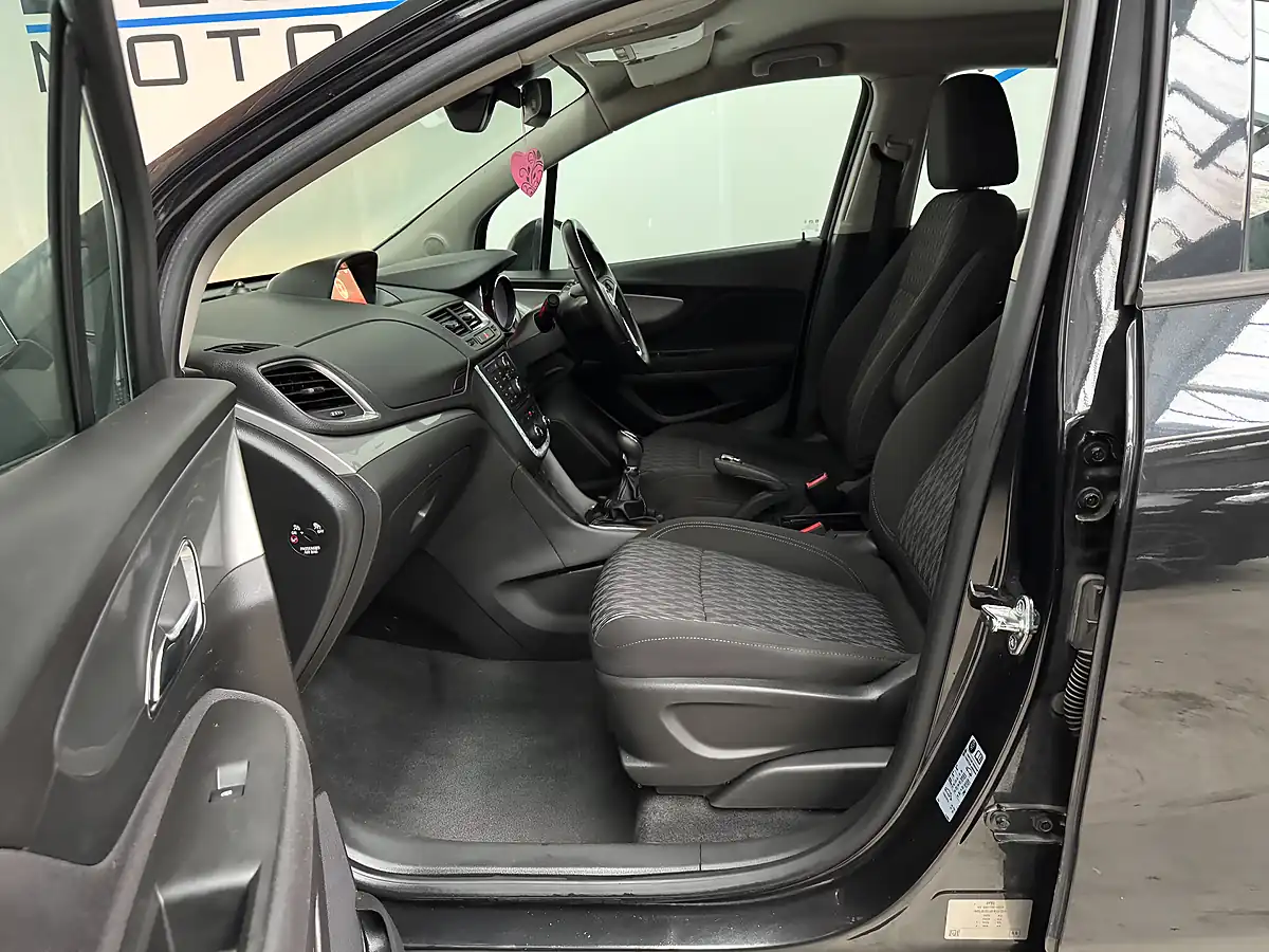 Used 2015 Vauxhall Mokka Tech Line Carbon Flash - Interior and Exterior details 6