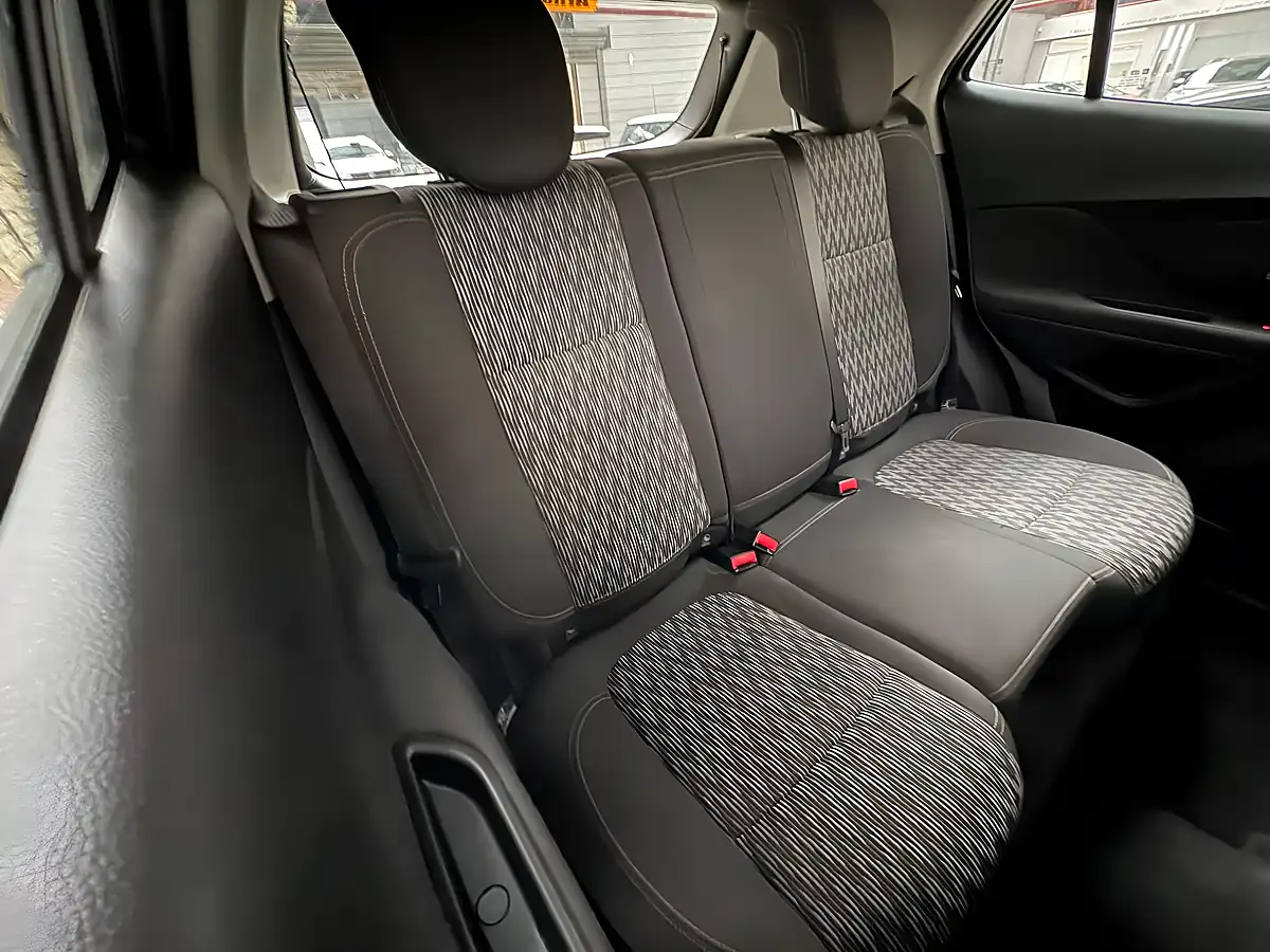 Used 2015 Vauxhall Mokka Tech Line Carbon Flash - Interior and Exterior details 8