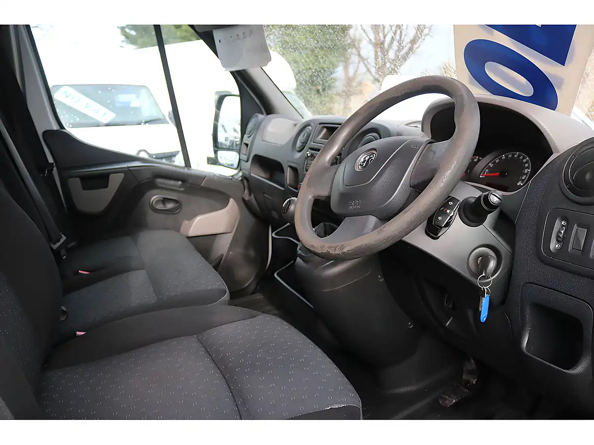Used 2015 Vauxhall Movano Lowloader Luton White - Interior and Exterior details 13