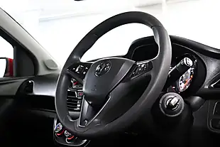 Used 2015 Vauxhall Viva Se Ac Red - Interior and Exterior details 10
