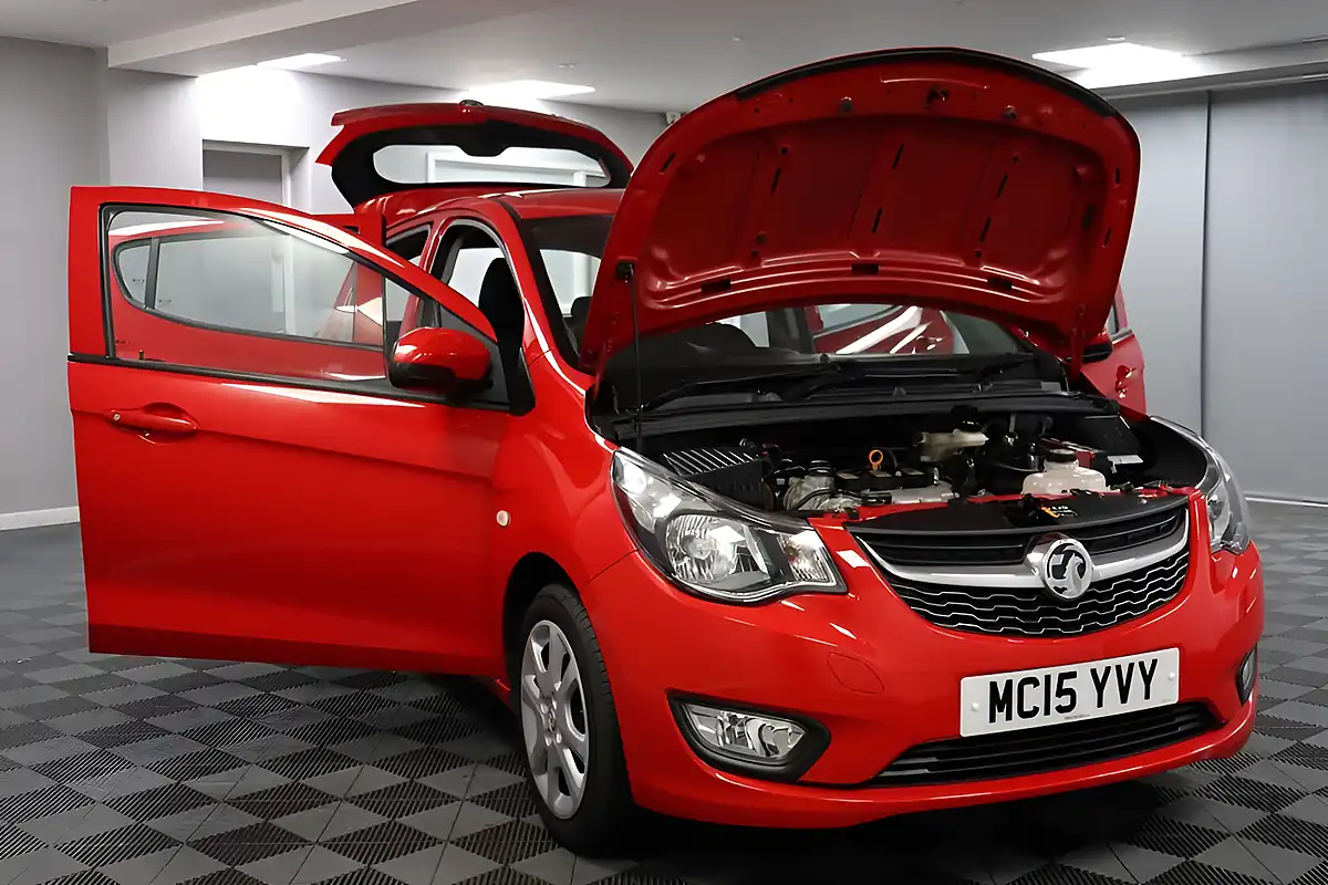 Used 2015 Vauxhall Viva Se Ac Red - Interior and Exterior details 13