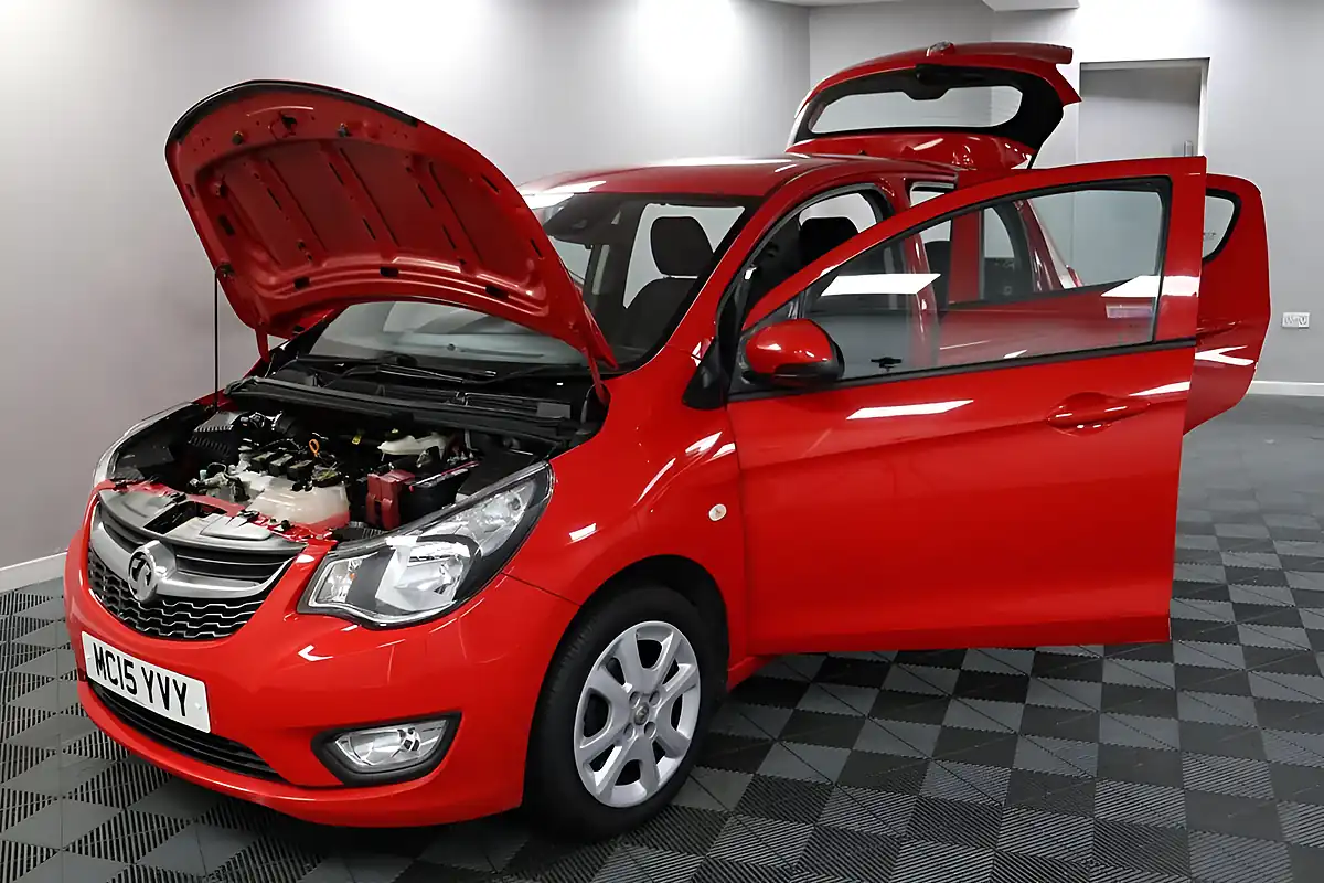 Used 2015 Vauxhall Viva Se Ac Red - Interior and Exterior details 14