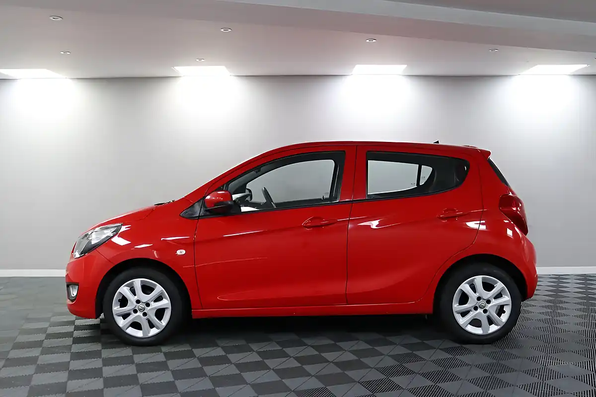 Used 2015 Vauxhall Viva Se Ac Red - Interior and Exterior details 16