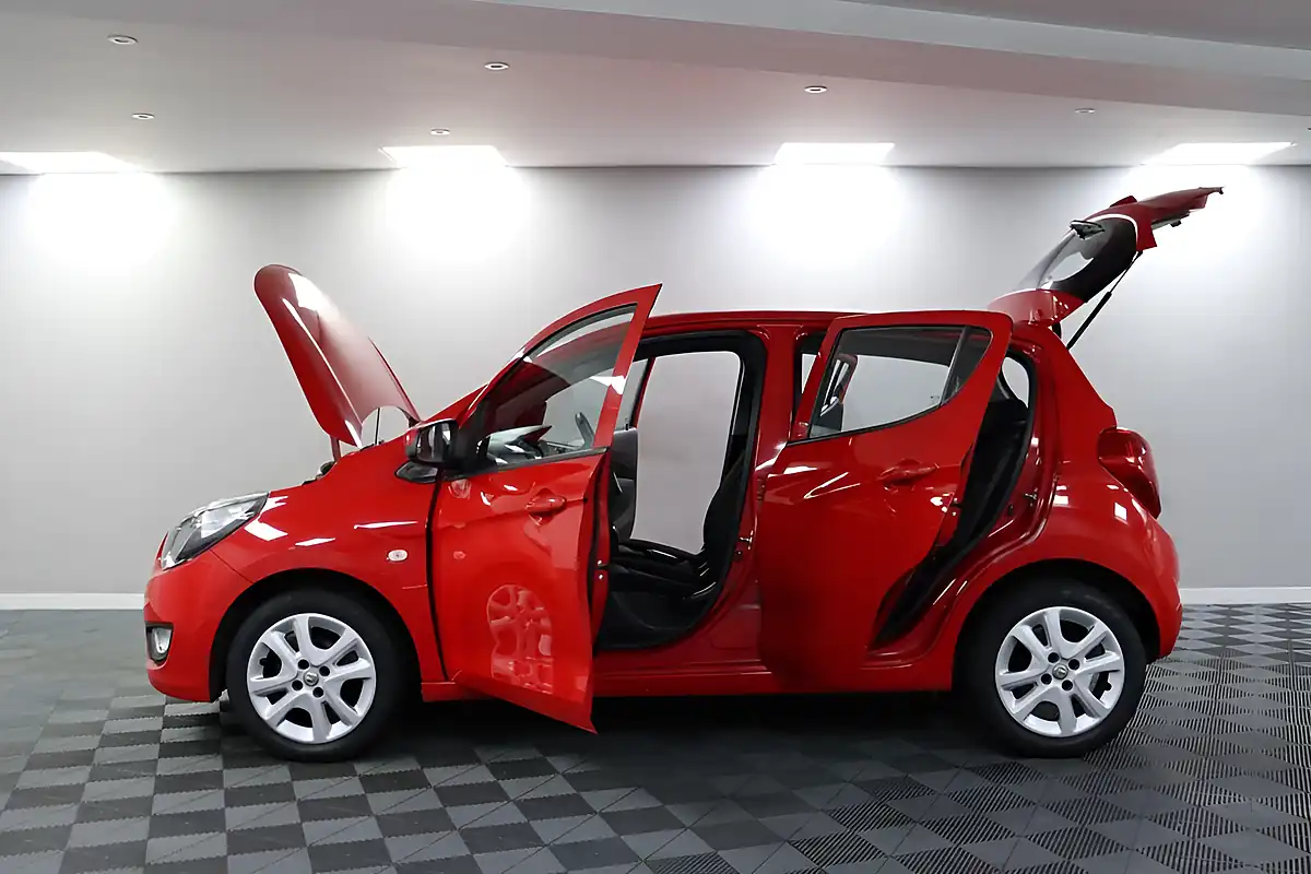 Used 2015 Vauxhall Viva Se Ac Red - Interior and Exterior details 4