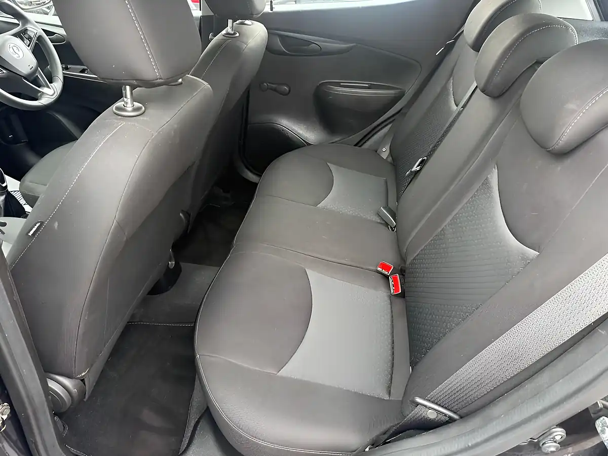 Used 2015 Vauxhall Viva Se Black - Interior and Exterior details 12