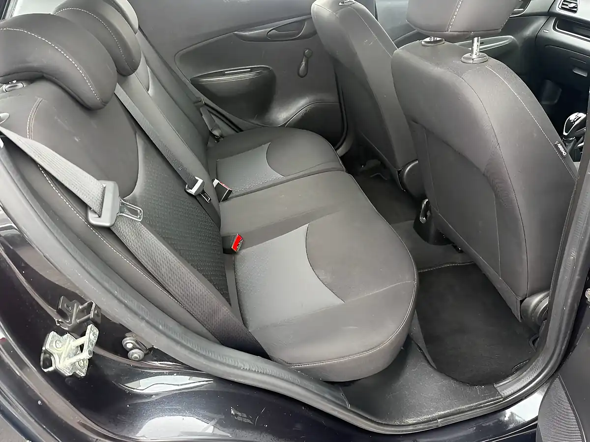 Used 2015 Vauxhall Viva Se Black - Interior and Exterior details 13