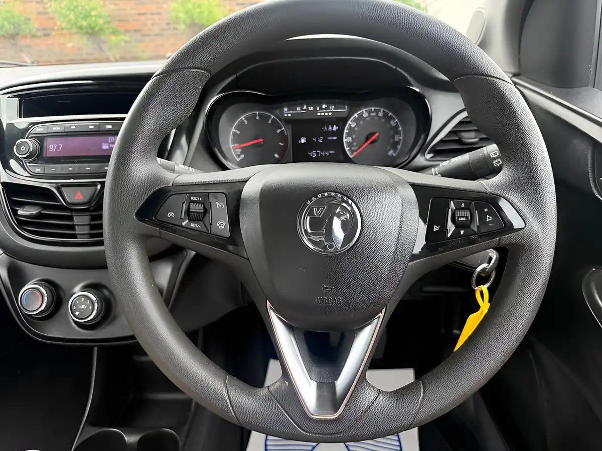 Used 2015 Vauxhall Viva Se Black - Interior and Exterior details 17