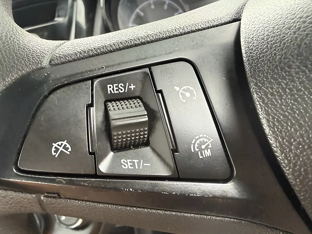 Used 2015 Vauxhall Viva Se Black - Interior and Exterior details 18