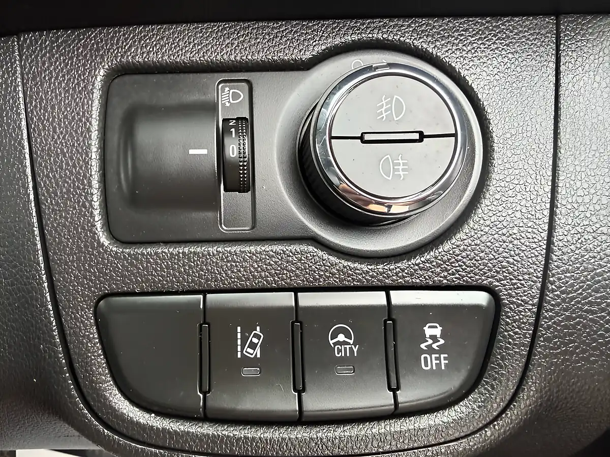Used 2015 Vauxhall Viva Se Black - Interior and Exterior details 20