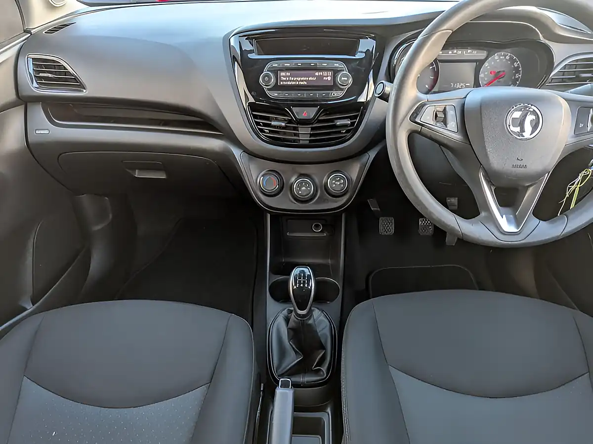 Used 2015 Vauxhall Viva Se Green - Interior and Exterior details 13