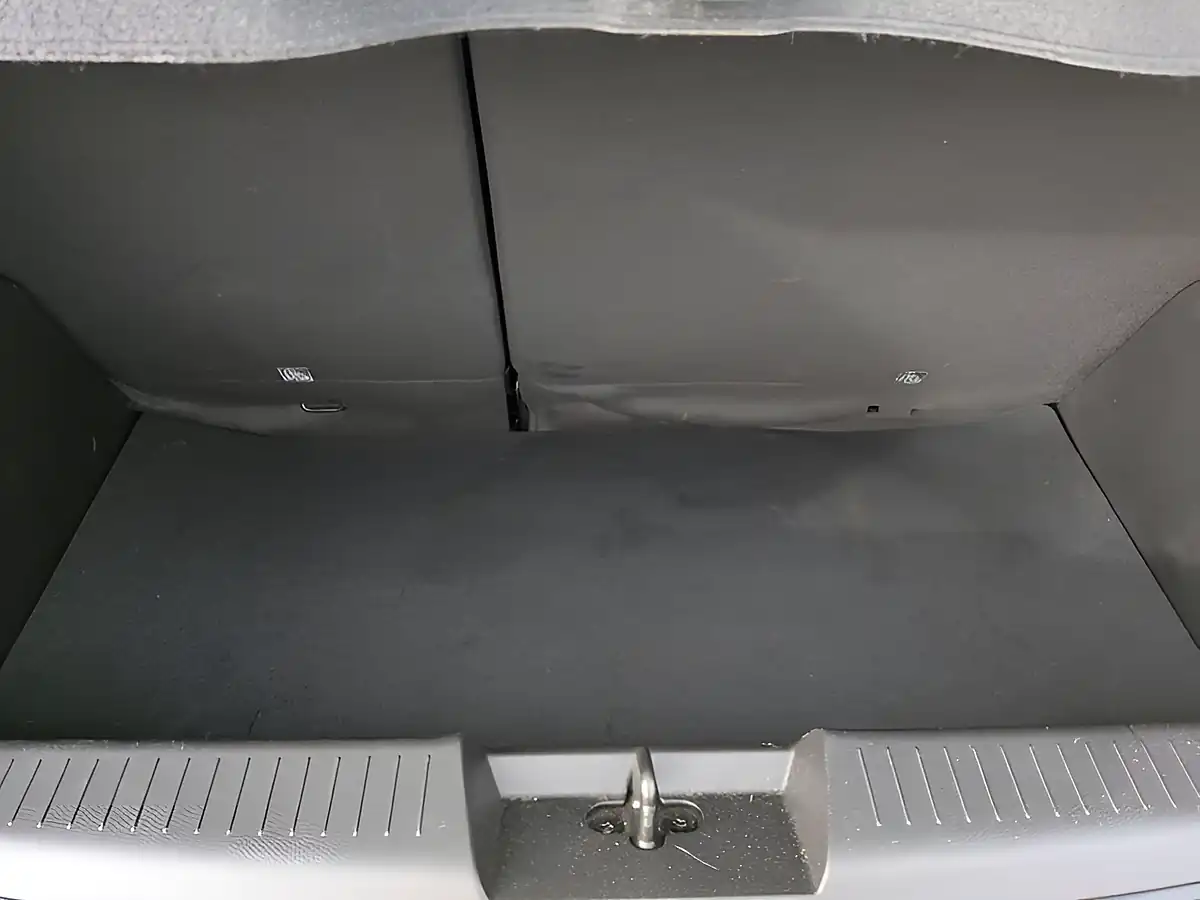 Used 2015 Vauxhall Viva Se Green - Interior and Exterior details 14