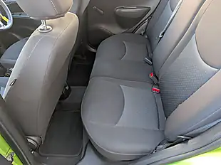 Used 2015 Vauxhall Viva Se Green - Interior and Exterior details 15
