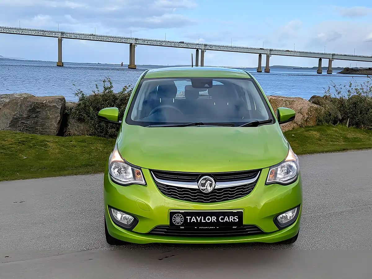Used 2015 Vauxhall Viva Se Green - Interior and Exterior details 2