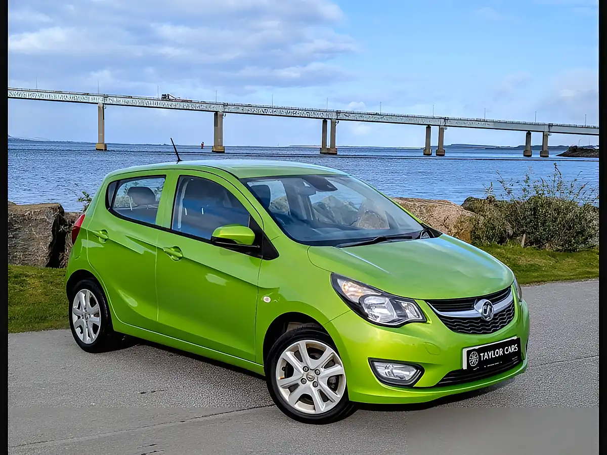 Used 2015 Vauxhall Viva Se Green - Interior and Exterior details 3