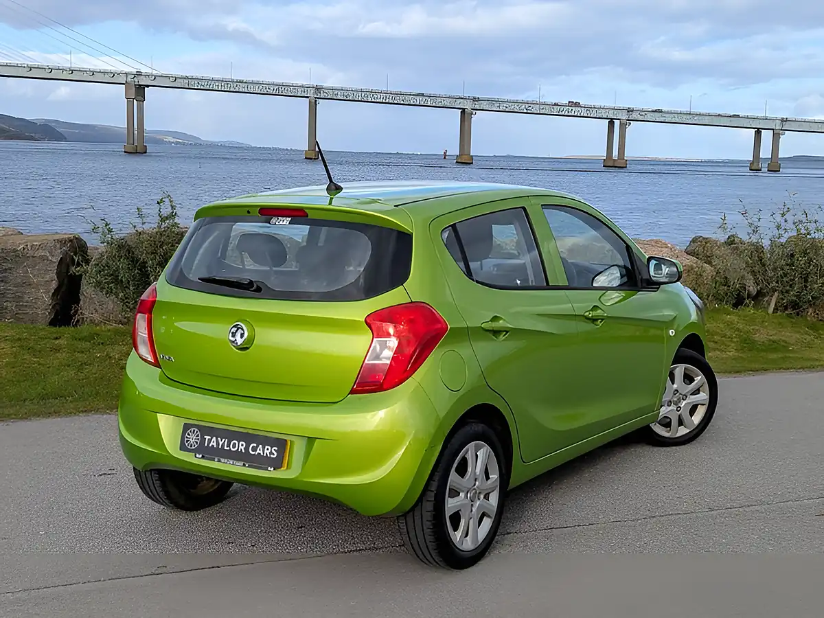 Used 2015 Vauxhall Viva Se Green - Interior and Exterior details 5
