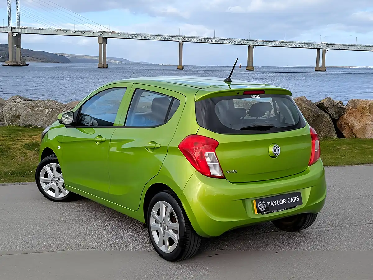 Used 2015 Vauxhall Viva Se Green - Interior and Exterior details 7