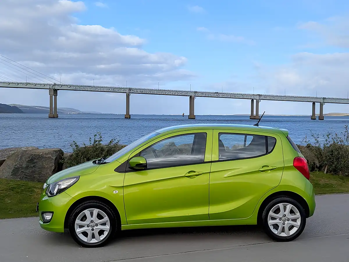 Used 2015 Vauxhall Viva Se Green - Interior and Exterior details 8