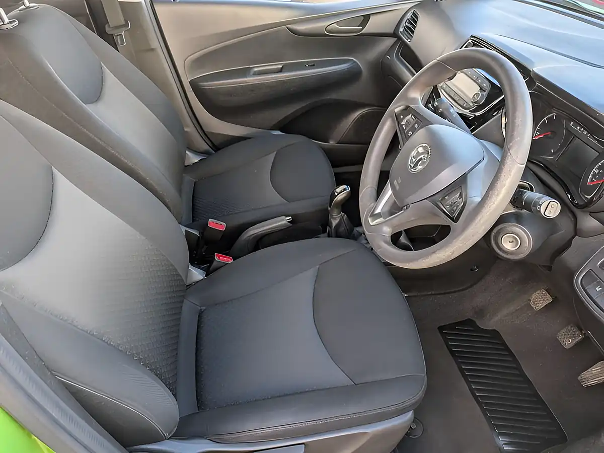 Used 2015 Vauxhall Viva Se Green - Interior and Exterior details 9