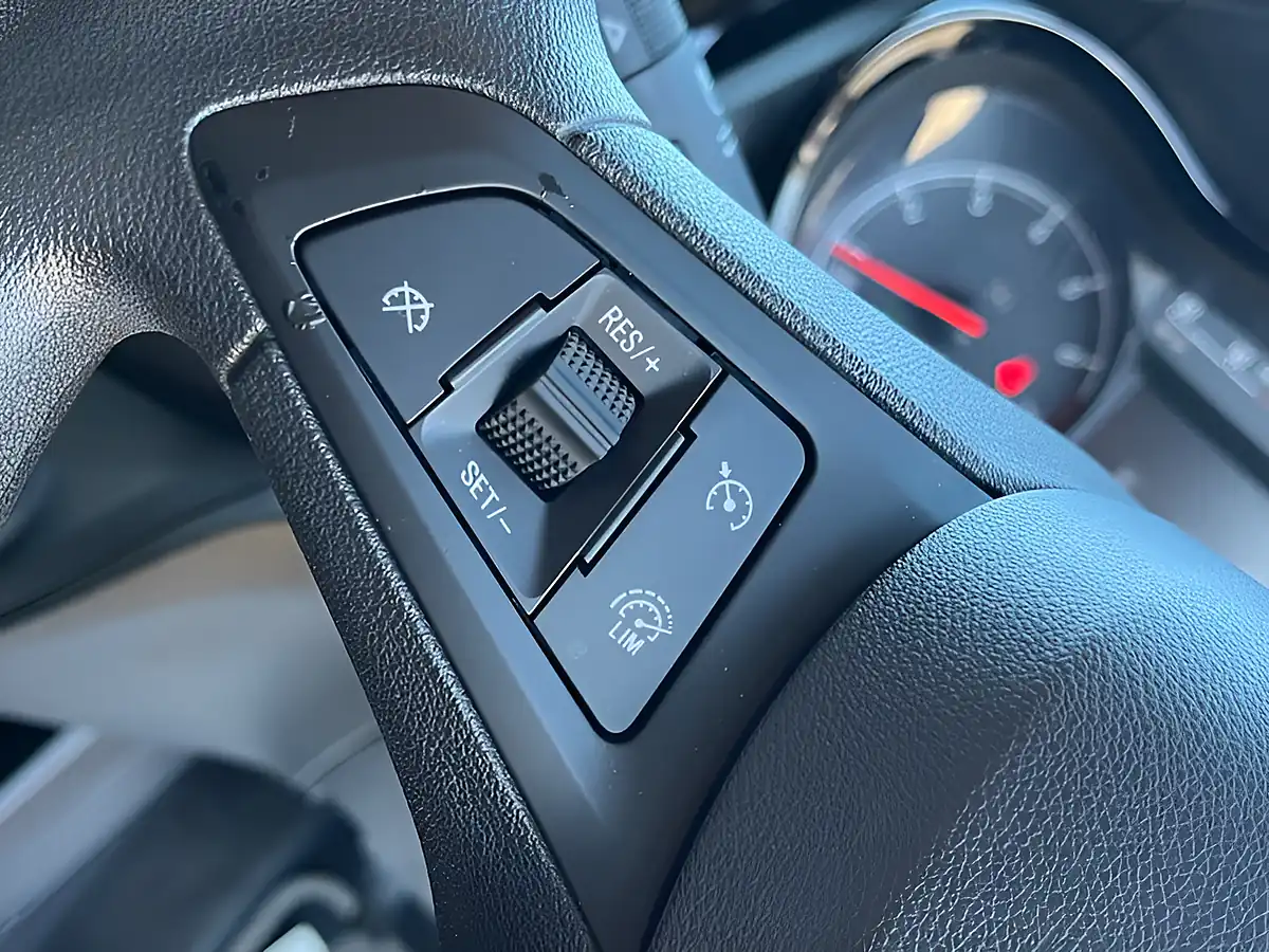 Used 2015 Vauxhall Viva Se Red - Interior and Exterior details 12