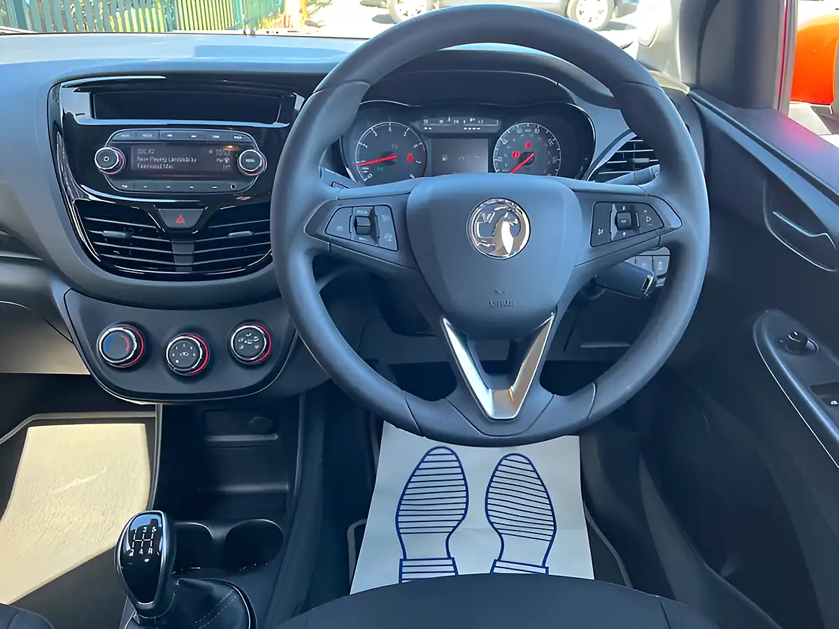 Used 2015 Vauxhall Viva Se Red - Interior and Exterior details 16