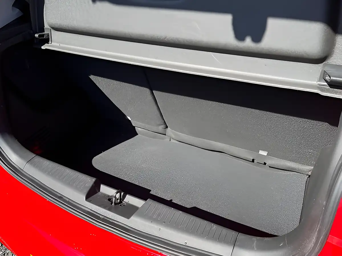 Used 2015 Vauxhall Viva Se Red - Interior and Exterior details 17