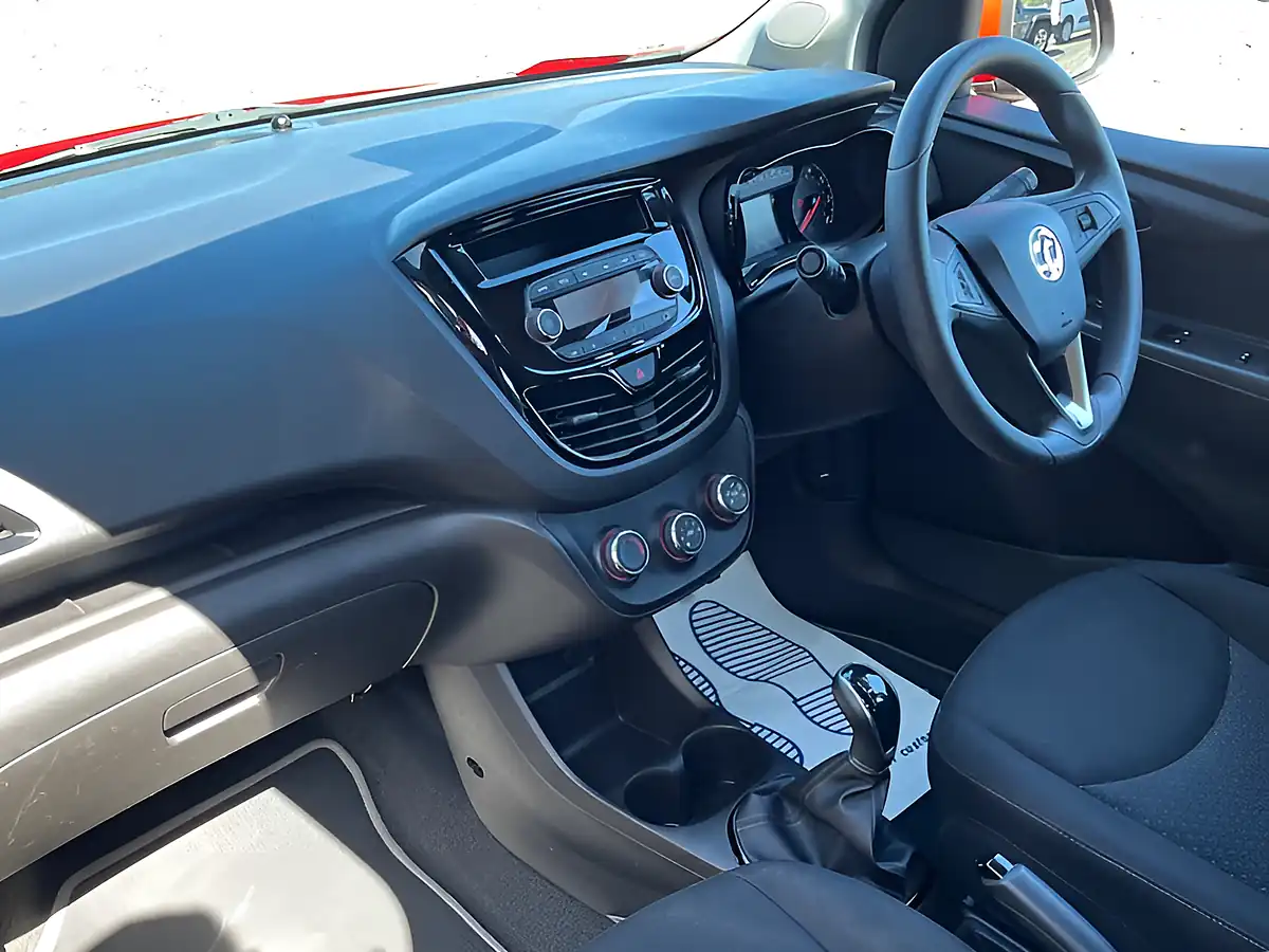 Used 2015 Vauxhall Viva Se Red - Interior and Exterior details 19