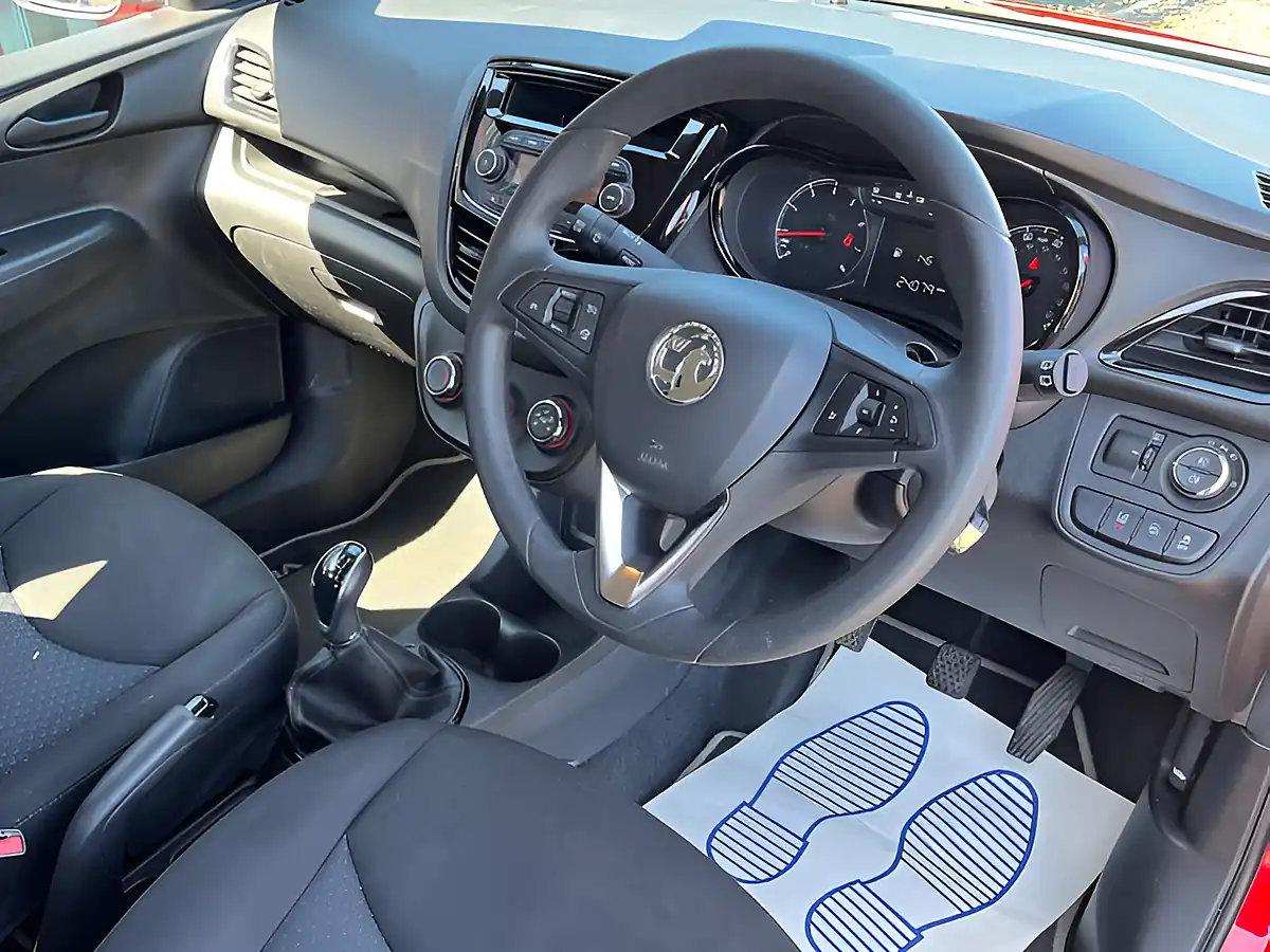 Used 2015 Vauxhall Viva Se Red - Interior and Exterior details 9
