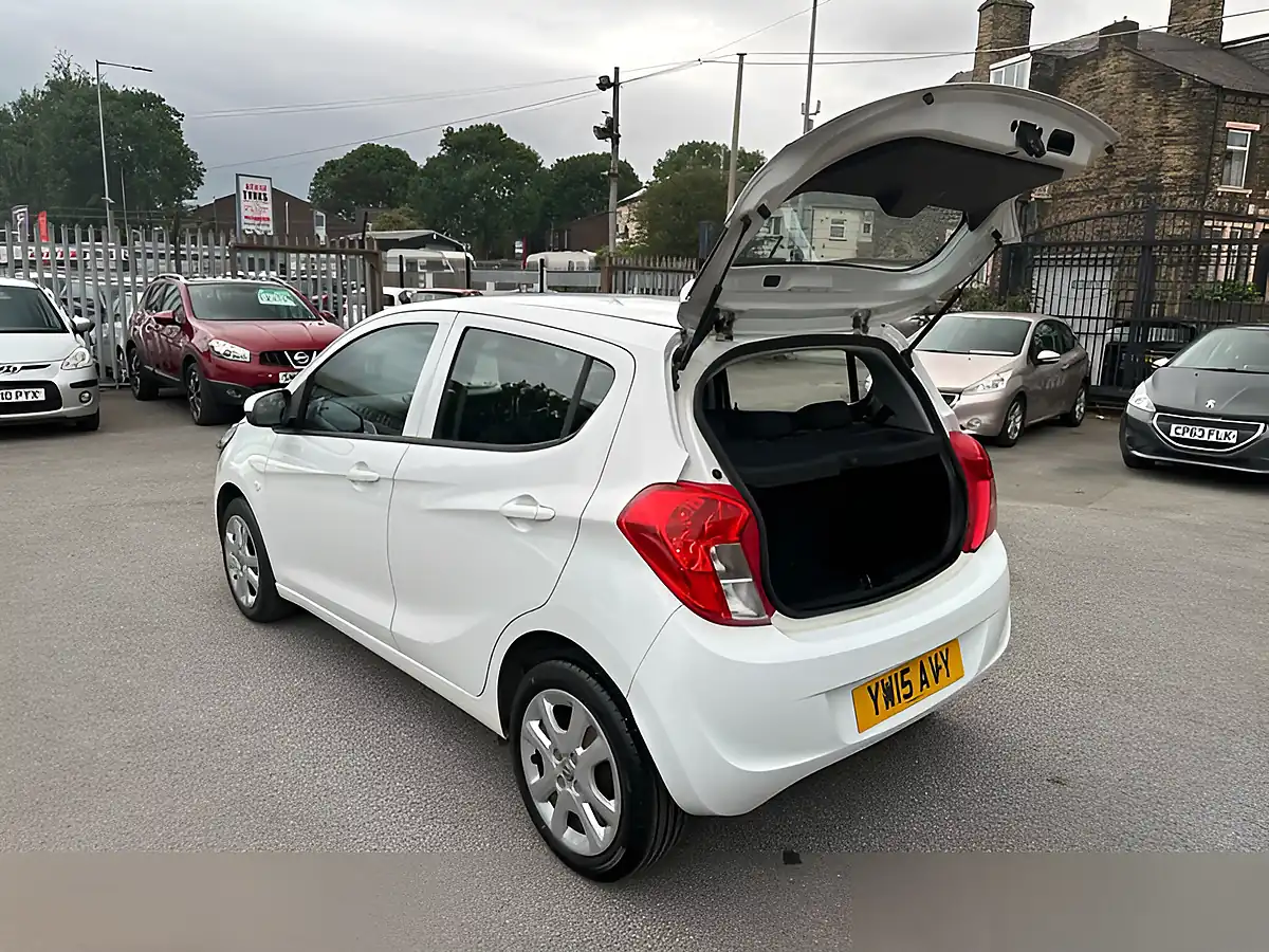Used 2015 Vauxhall Viva Se White - Interior and Exterior details 12