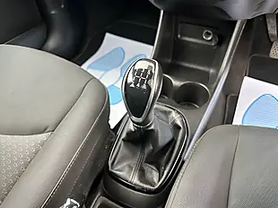 Used 2015 Vauxhall Viva Se White - Interior and Exterior details 15