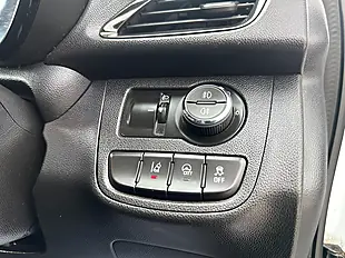 Used 2015 Vauxhall Viva Se White - Interior and Exterior details 17