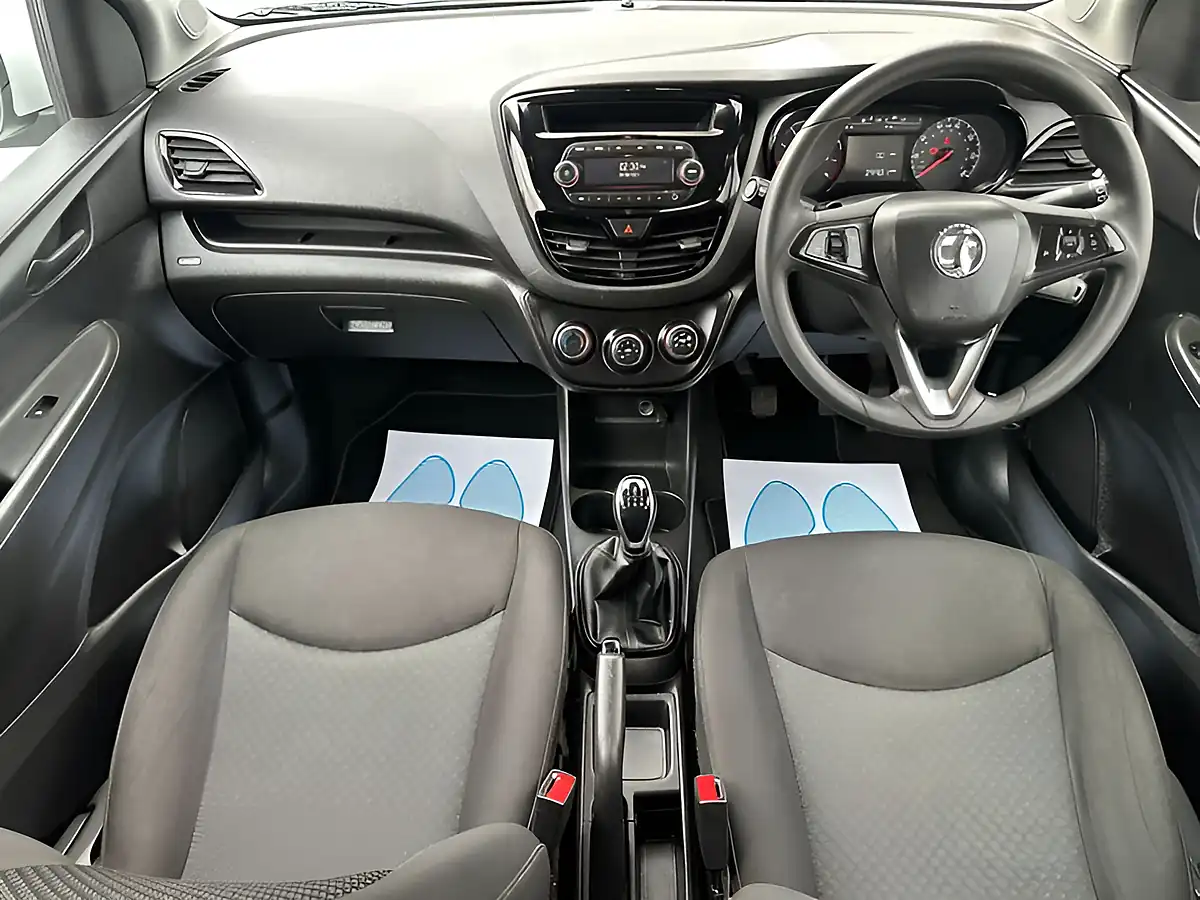 Used 2015 Vauxhall Viva Se White - Interior and Exterior details 18