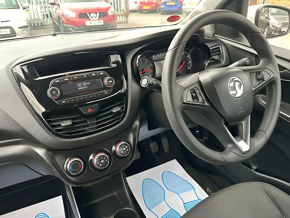 Used 2015 Vauxhall Viva Se White - Interior and Exterior details 19