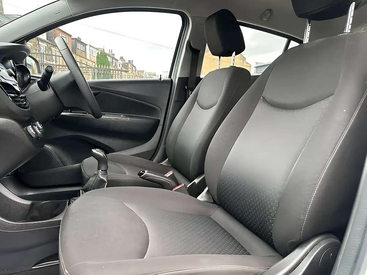 Used 2015 Vauxhall Viva Se White - Interior and Exterior details 20