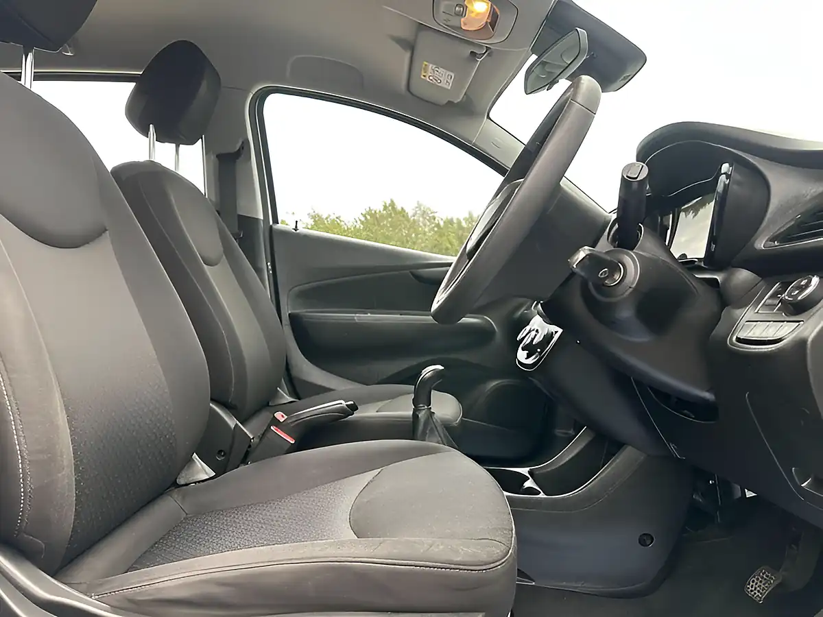 Used 2015 Vauxhall Viva Se White - Interior and Exterior details 6