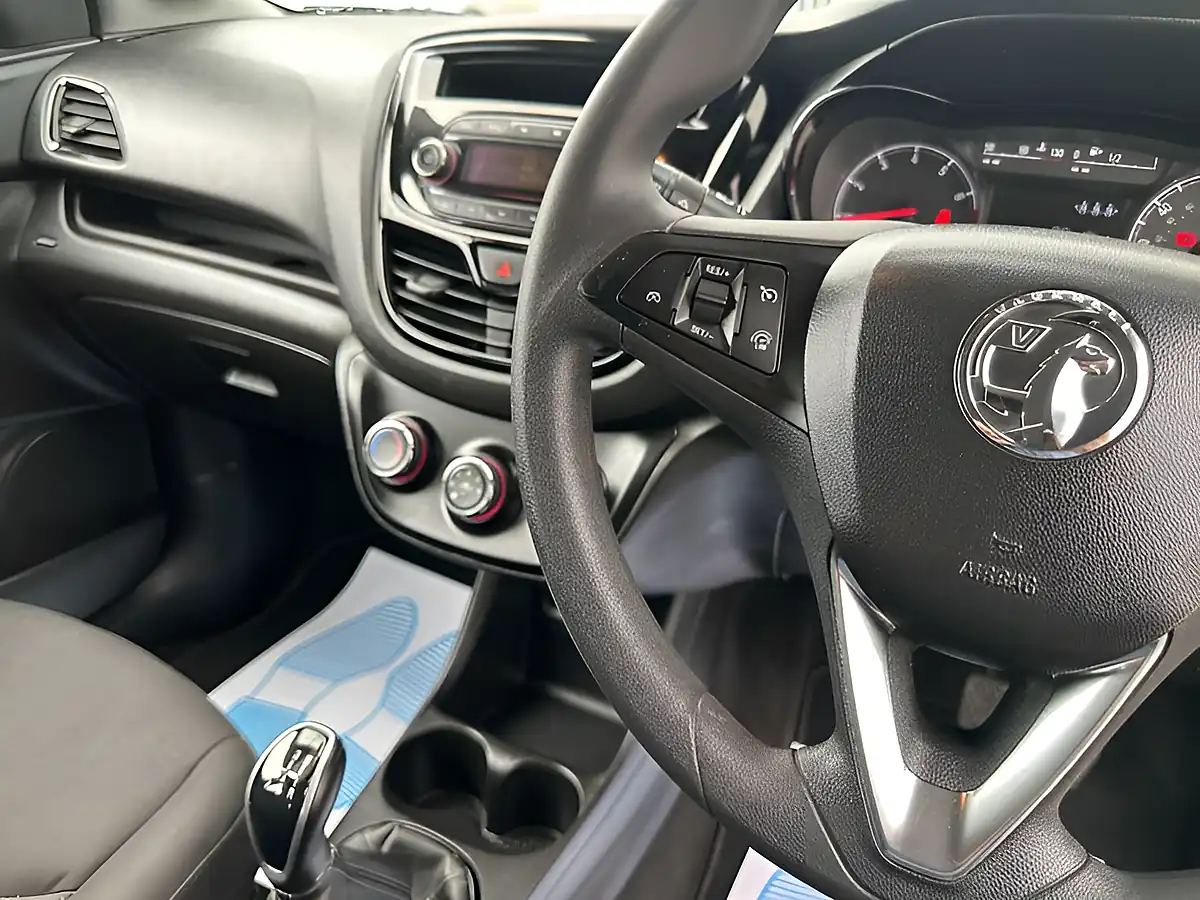 Used 2015 Vauxhall Viva Se White - Interior and Exterior details 8