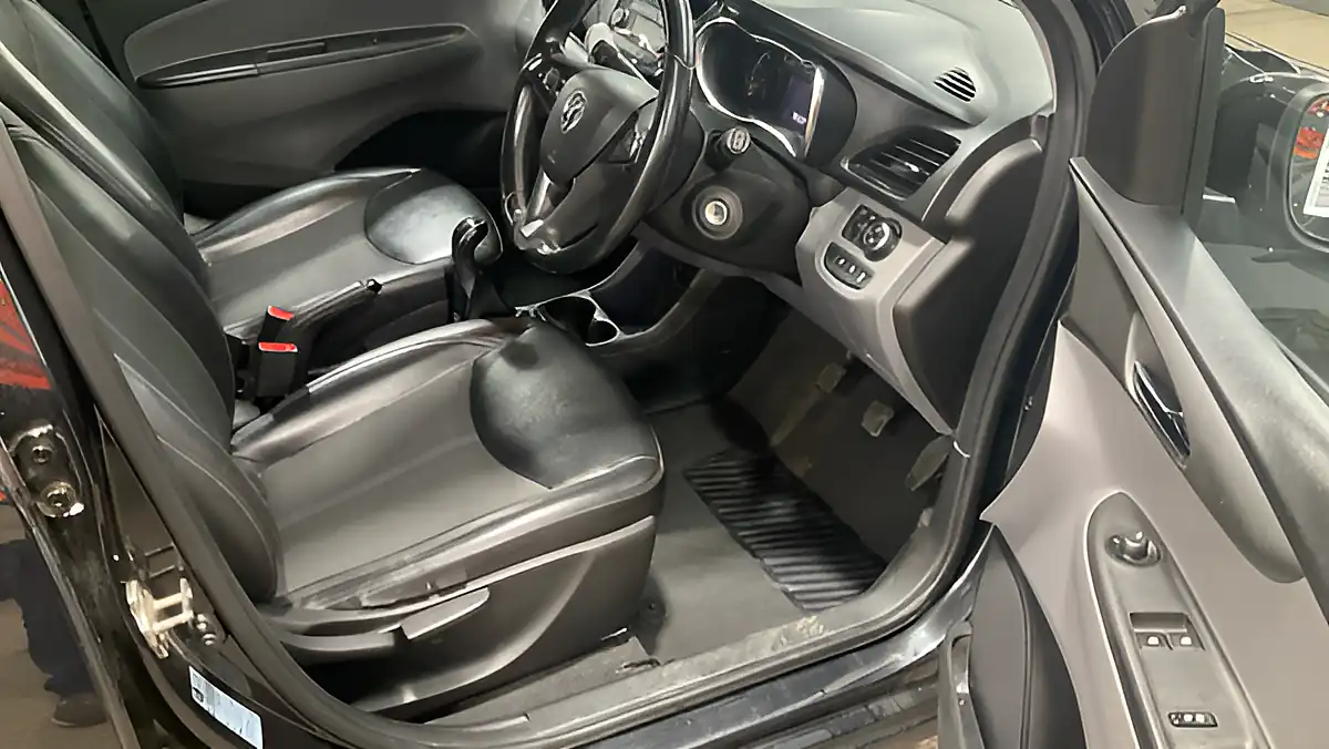 Used 2015 Vauxhall Viva Sl Black - Interior and Exterior details 10