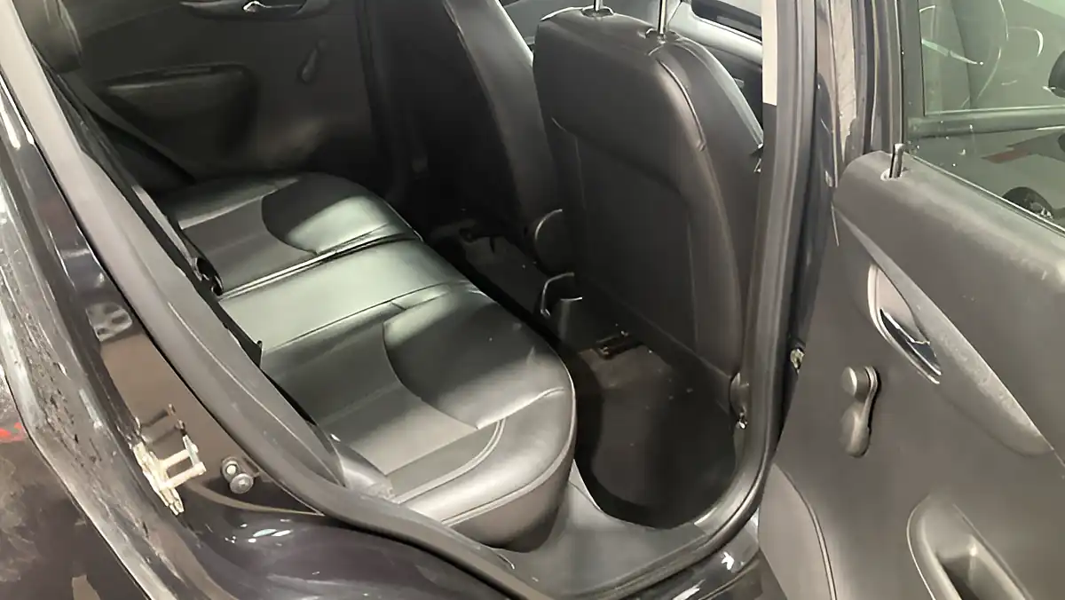 Used 2015 Vauxhall Viva Sl Black - Interior and Exterior details 14