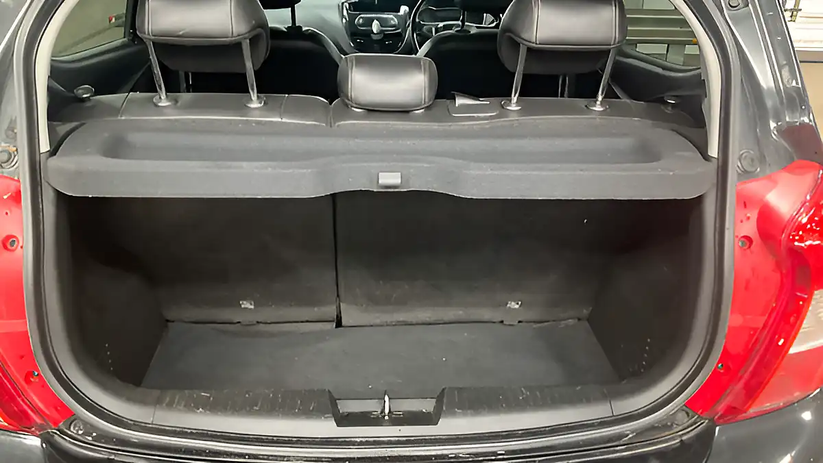 Used 2015 Vauxhall Viva Sl Black - Interior and Exterior details 15