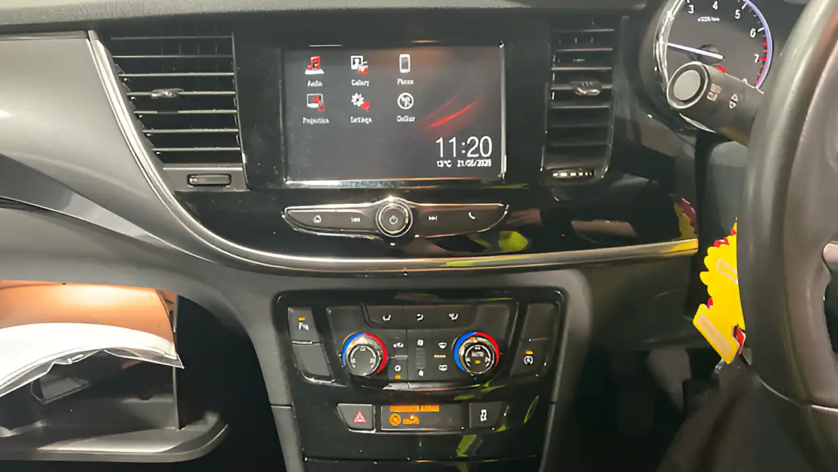 Used 2015 Vauxhall Viva Sl Black - Interior and Exterior details 16
