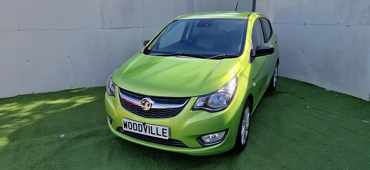 Used 2015 Vauxhall Viva Sl Green - Front View