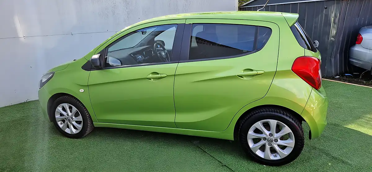 Used 2015 Vauxhall Viva Sl Green - Interior and Exterior details 4